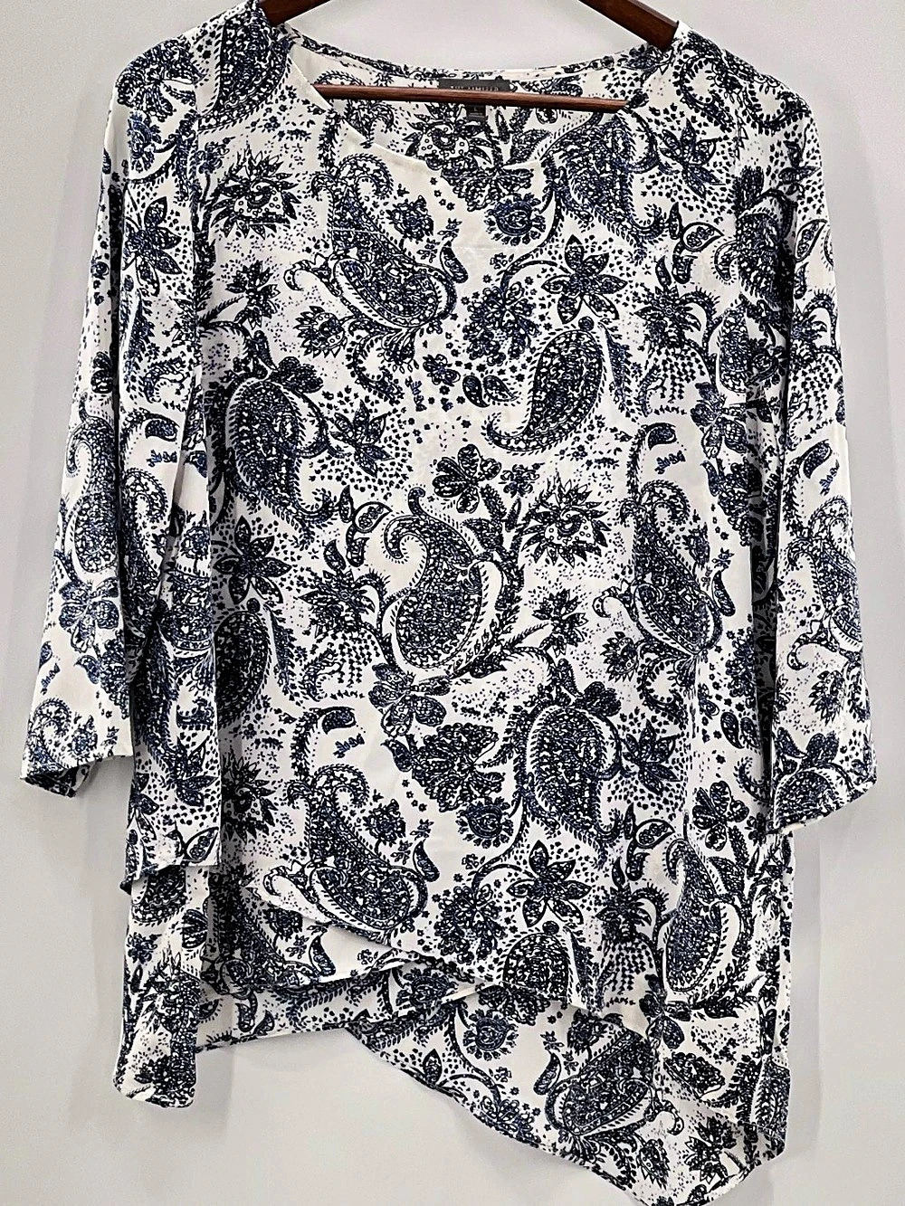 574 The Limited Paisley Tunic in White & Blue Size Large